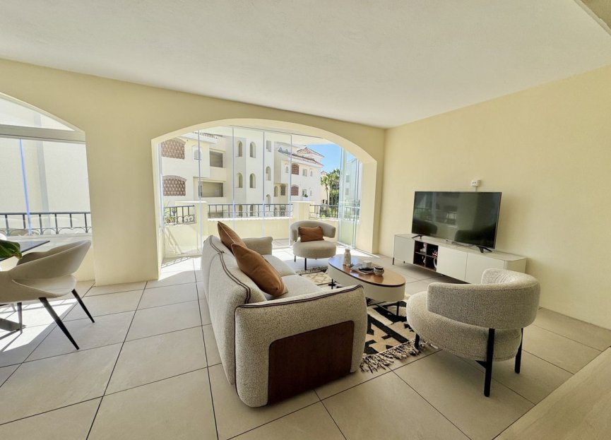 Resale - Apartment - Middle Floor Apartment - Marbella - Elviria