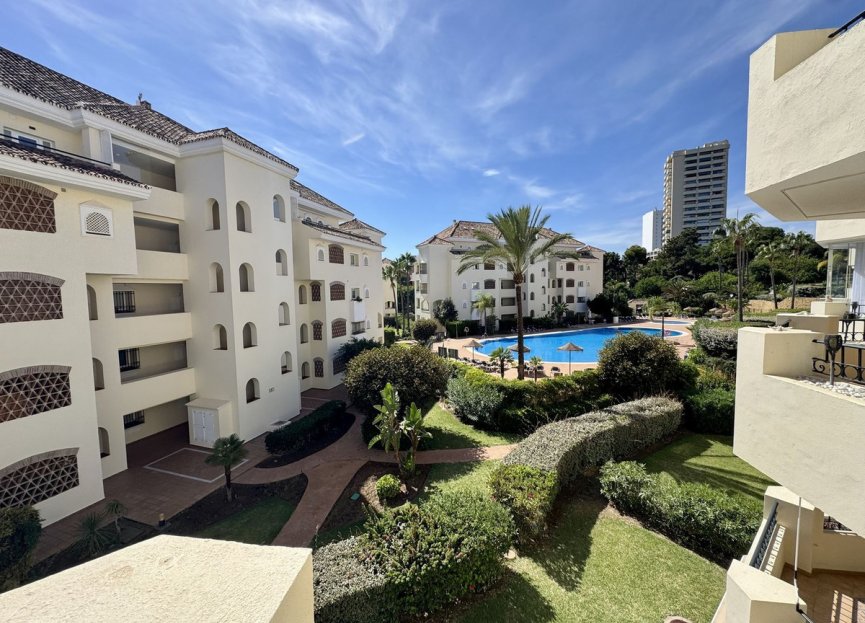 Resale - Apartment - Middle Floor Apartment - Marbella - Elviria