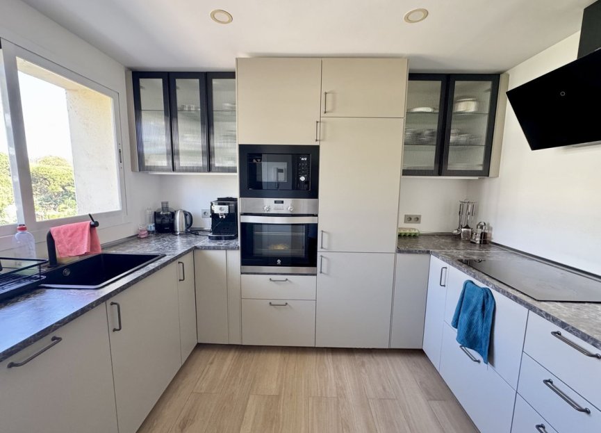 Resale - Apartment - Middle Floor Apartment - Marbella - Elviria