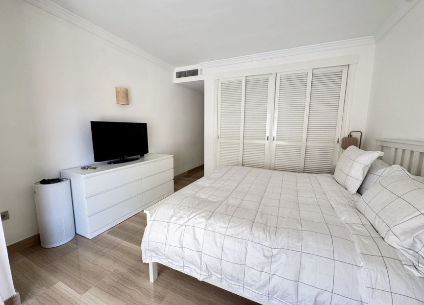 Resale - Apartment - Middle Floor Apartment - Marbella - Elviria