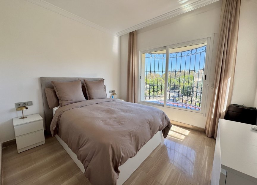 Resale - Apartment - Middle Floor Apartment - Marbella - Elviria