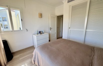 Resale - Apartment - Middle Floor Apartment - Marbella - Elviria