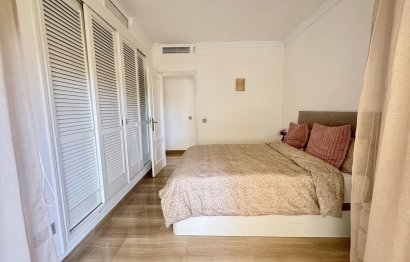 Resale - Apartment - Middle Floor Apartment - Marbella - Elviria