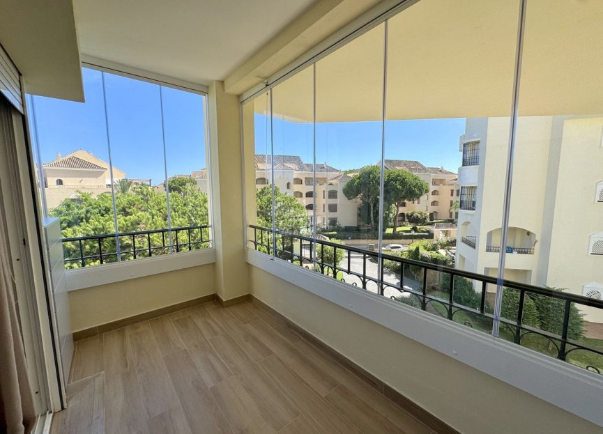 Resale - Apartment - Middle Floor Apartment - Marbella - Elviria