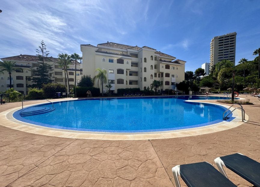 Resale - Apartment - Middle Floor Apartment - Marbella - Elviria