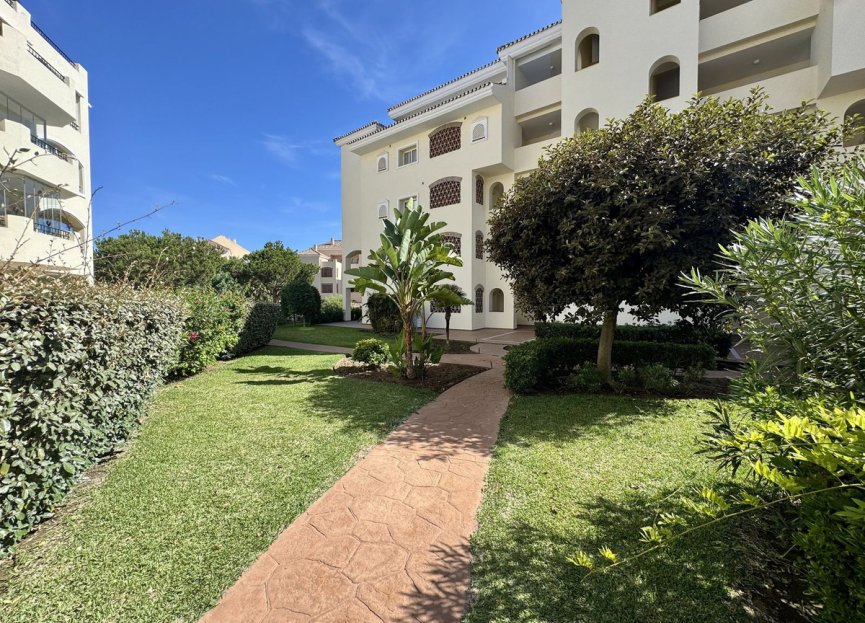 Resale - Apartment - Middle Floor Apartment - Marbella - Elviria