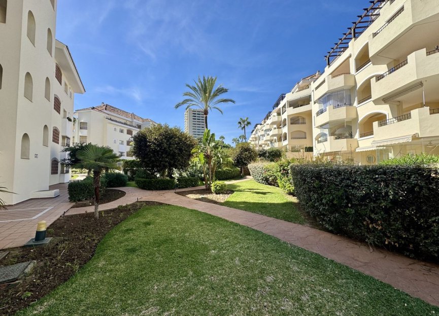 Resale - Apartment - Middle Floor Apartment - Marbella - Elviria
