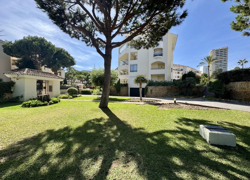 Resale - Apartment - Middle Floor Apartment - Marbella - Elviria