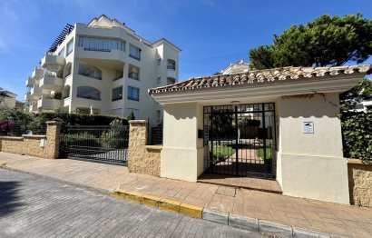 Resale - Apartment - Middle Floor Apartment - Marbella - Elviria
