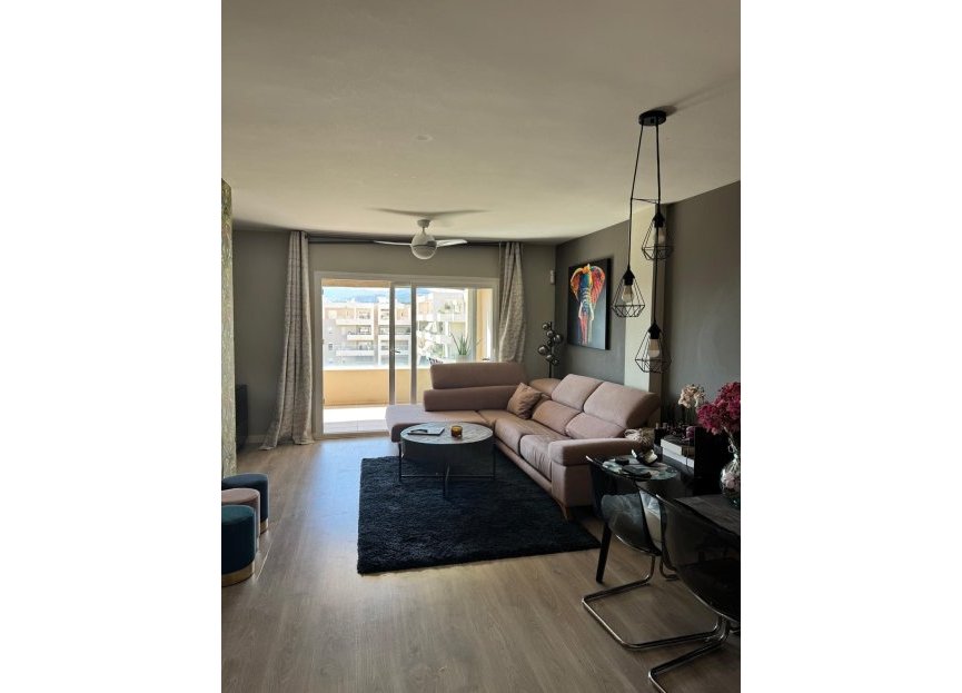 Resale - Apartment - Top Floor Apartment - Marbella - Nueva Andalucia