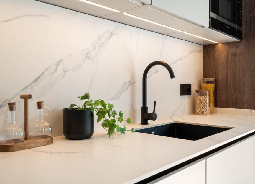 Resale - Apartment - Middle Floor Apartment - Marbella - Nueva Andalucia