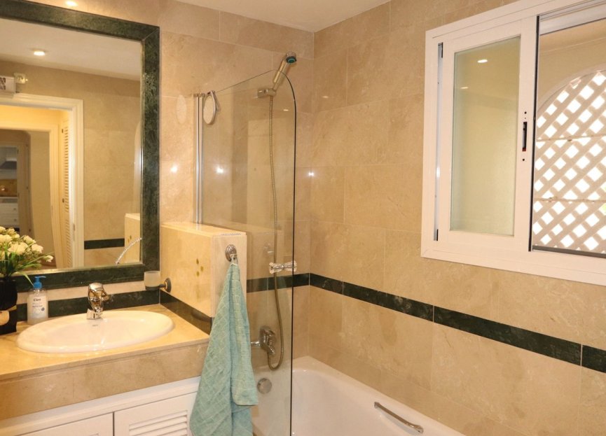 Resale - Ground floor apartment - Marbella - Elviria