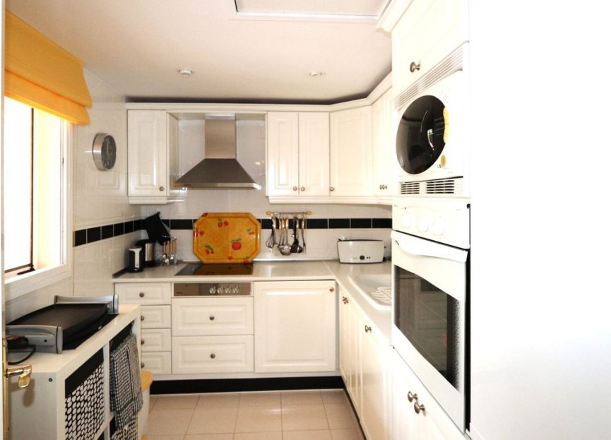 Resale - Ground floor apartment - Marbella - Elviria