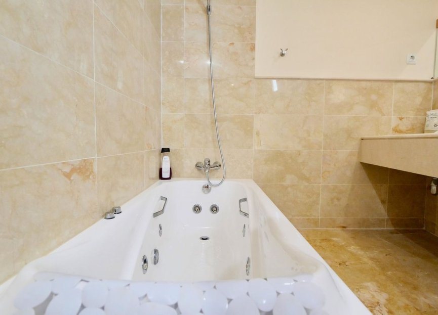 Resale - Apartment - Penthouse - Marbella - Altos de los Monteros