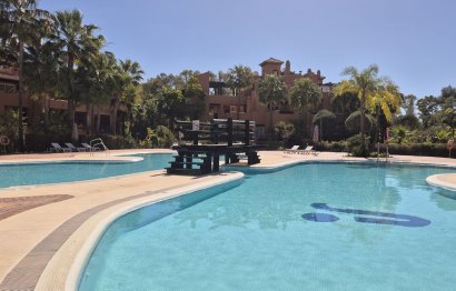 Resale - Apartment - Middle Floor Apartment - Marbella - Nueva Andalucia