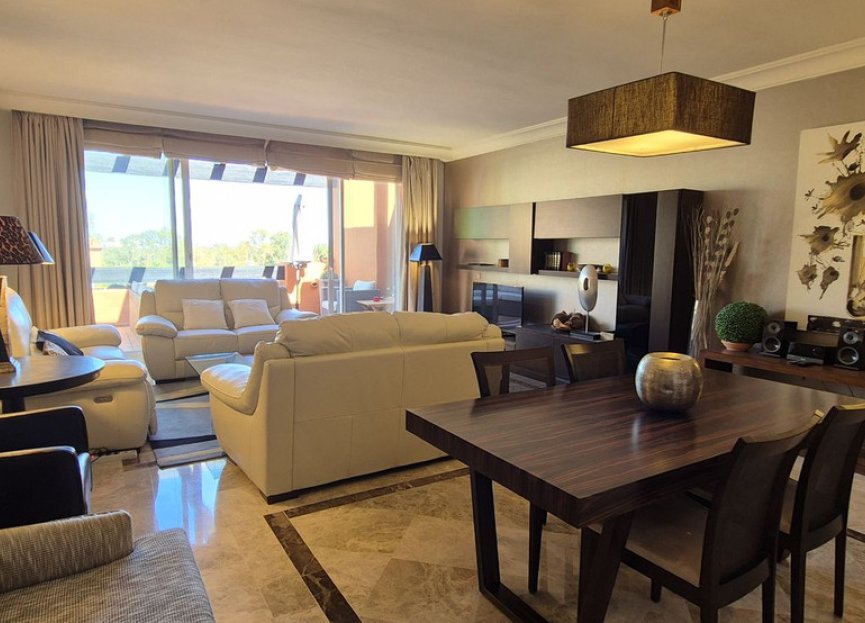 Resale - Apartment - Middle Floor Apartment - Marbella - Nueva Andalucia