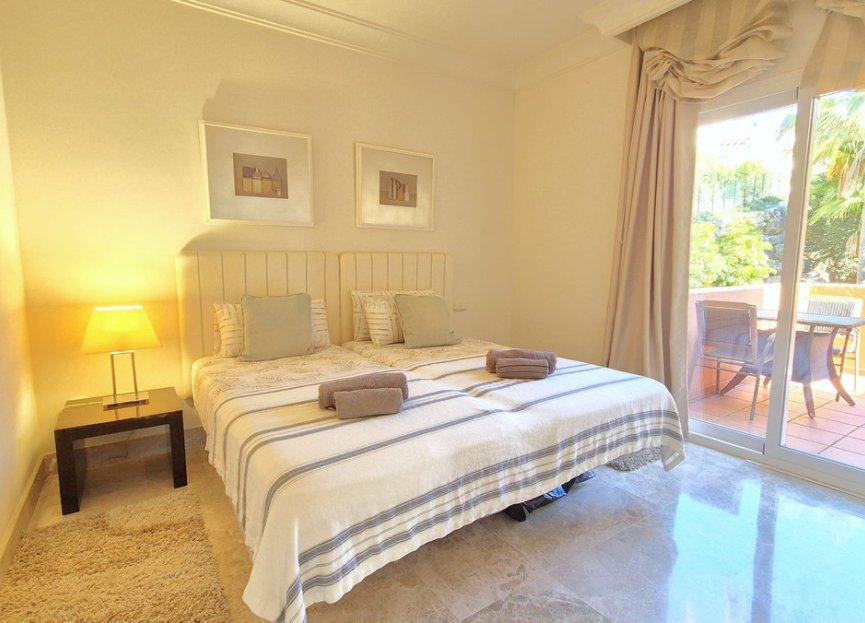 Resale - Apartment - Middle Floor Apartment - Marbella - Nueva Andalucia