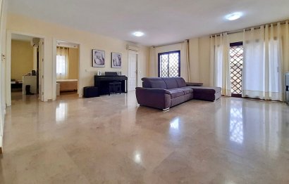 Resale - Apartment - Ground Floor Apartment - Marbella - The Golden Mile