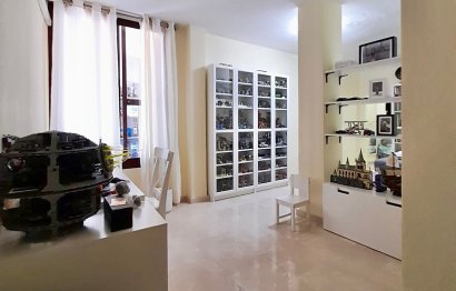 Resale - Apartment - Ground Floor Apartment - Marbella - The Golden Mile