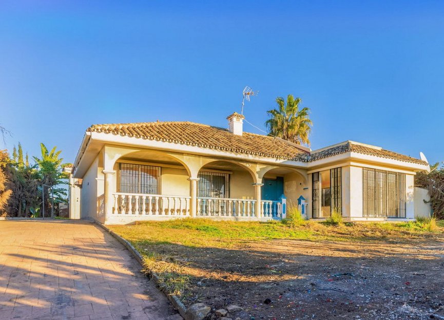 Resale - House - Detached Villa - Estepona - Bel Air