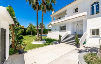 Resale - House - Detached Villa - Marbella - Nueva Andalucia