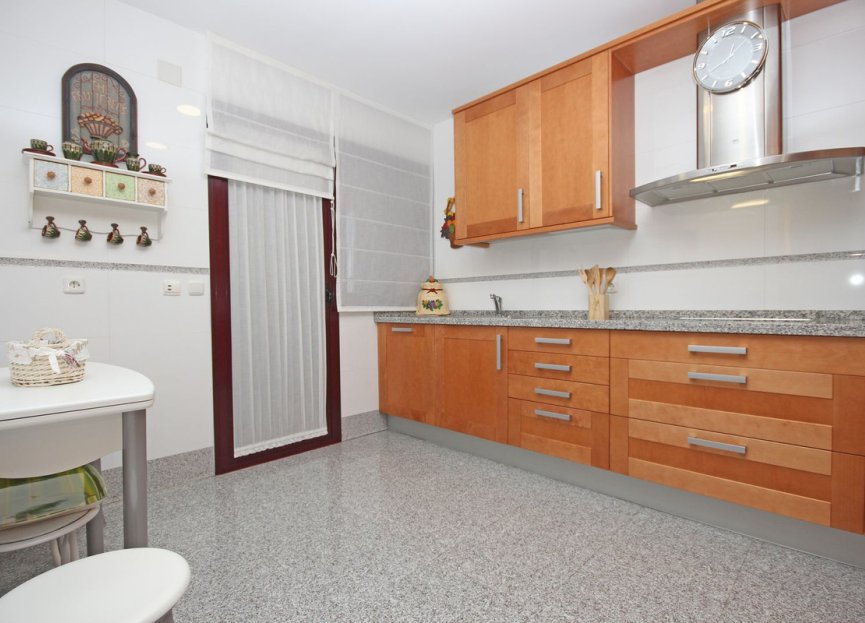 Resale - Apartment - Middle Floor Apartment - Estepona - New Golden Mile