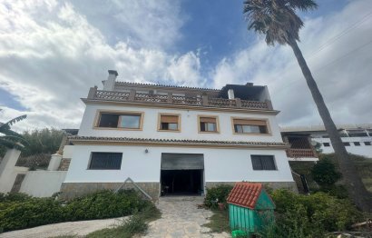 Resale - House - Detached Villa - Estepona - Cancelada