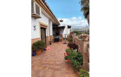 Resale - House - Detached Villa - Estepona - Cancelada