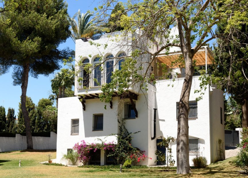 Resale - House - Detached Villa - Marbella - Nueva Andalucia