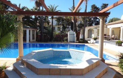 Resale - House - Detached Villa - Estepona - Estepona Centro