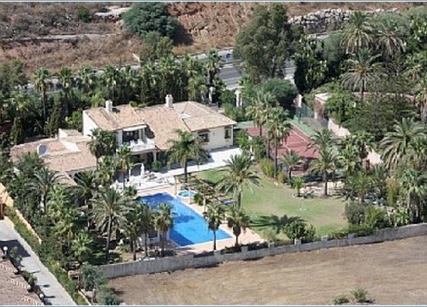 Resale - House - Detached Villa - Estepona - Estepona Centro