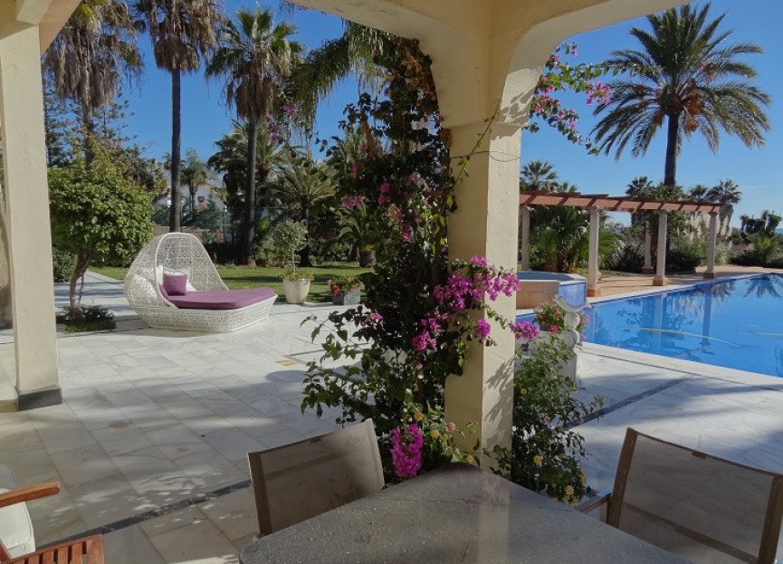 Resale - House - Detached Villa - Estepona - Estepona Centro