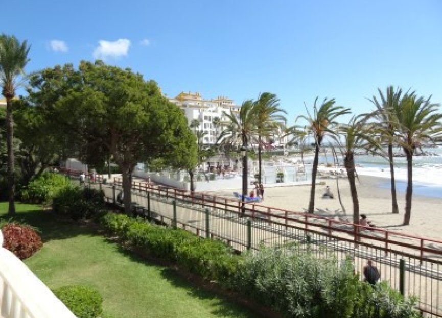 Resale - Apartment - Ground Floor Apartment - Marbella - Puerto Banús