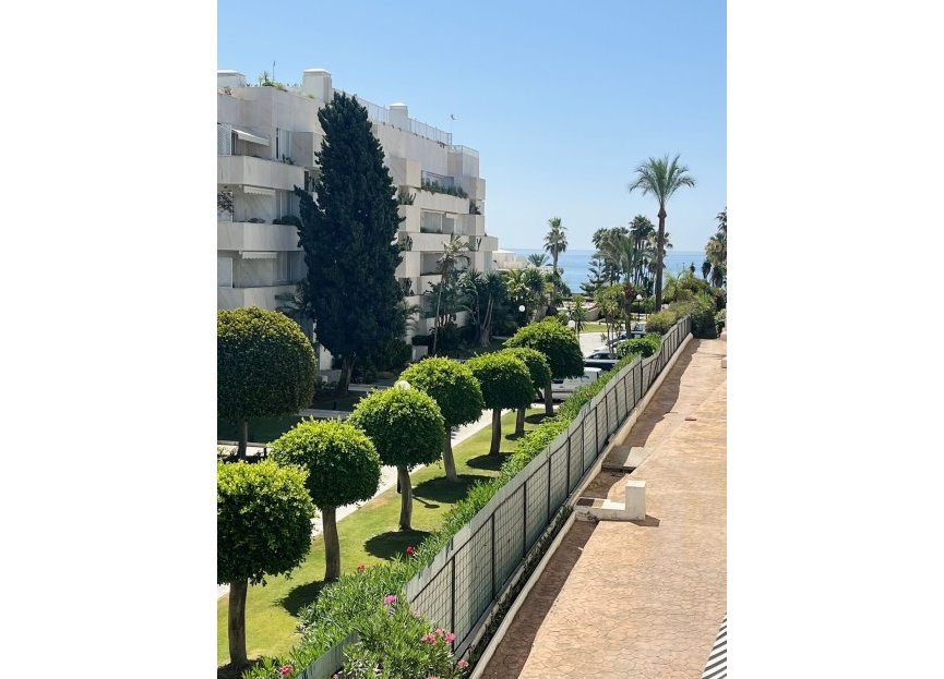 Resale - Apartment - Middle Floor Apartment - Marbella - Puerto Banús