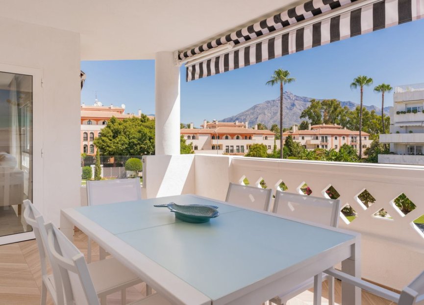 Resale - Apartment - Middle Floor Apartment - Marbella - Puerto Banús