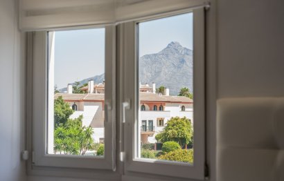 Resale - Apartment - Middle Floor Apartment - Marbella - Puerto Banús