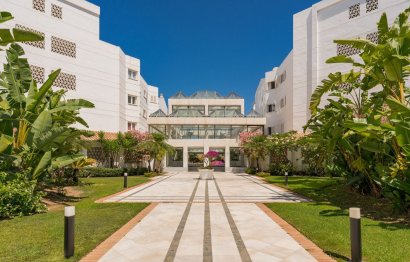 Resale - Apartment - Middle Floor Apartment - Marbella - Puerto Banús