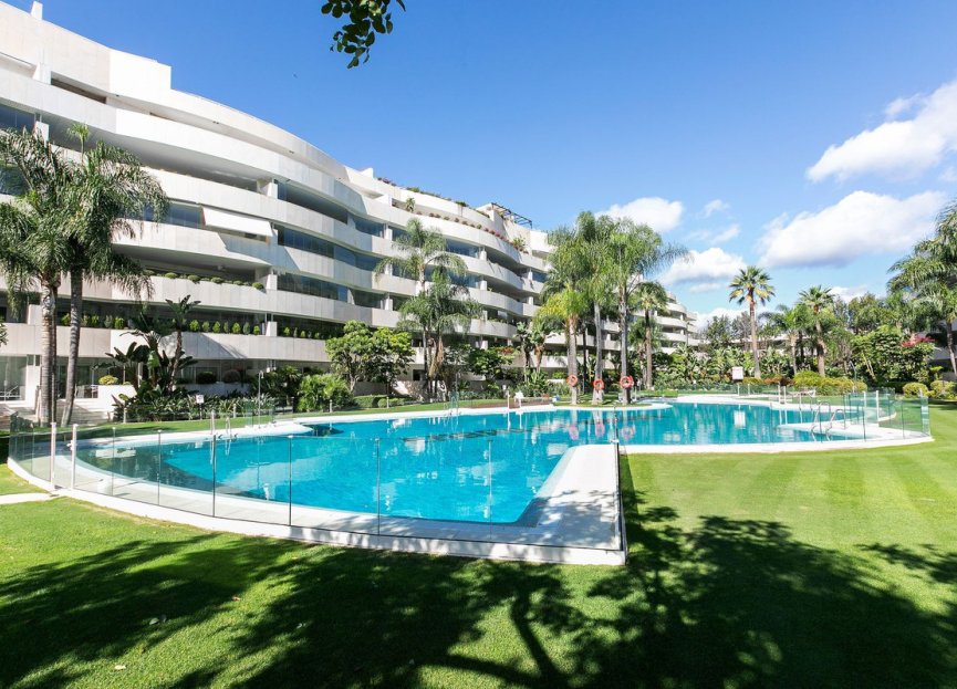 Resale - Apartment - Middle Floor Apartment - Marbella - Nueva Andalucia