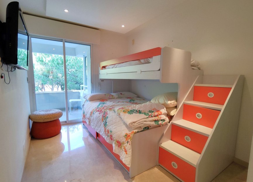 Resale - Apartment - Middle Floor Apartment - Estepona - Estepona Centro