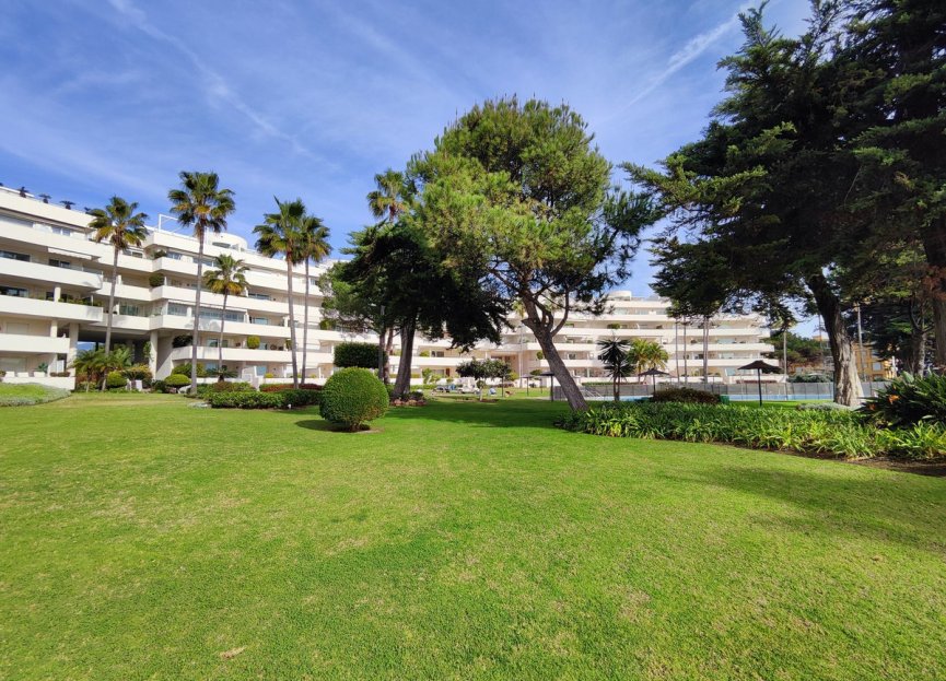 Resale - Apartment - Middle Floor Apartment - Estepona - Estepona Centro