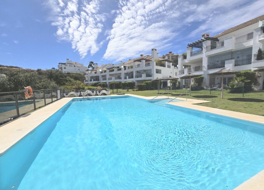 Resale - Apartment - Middle Floor Apartment - Marbella - La Mairena