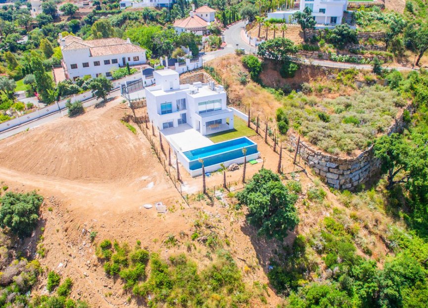 Resale - House - Detached Villa - Marbella - La Mairena