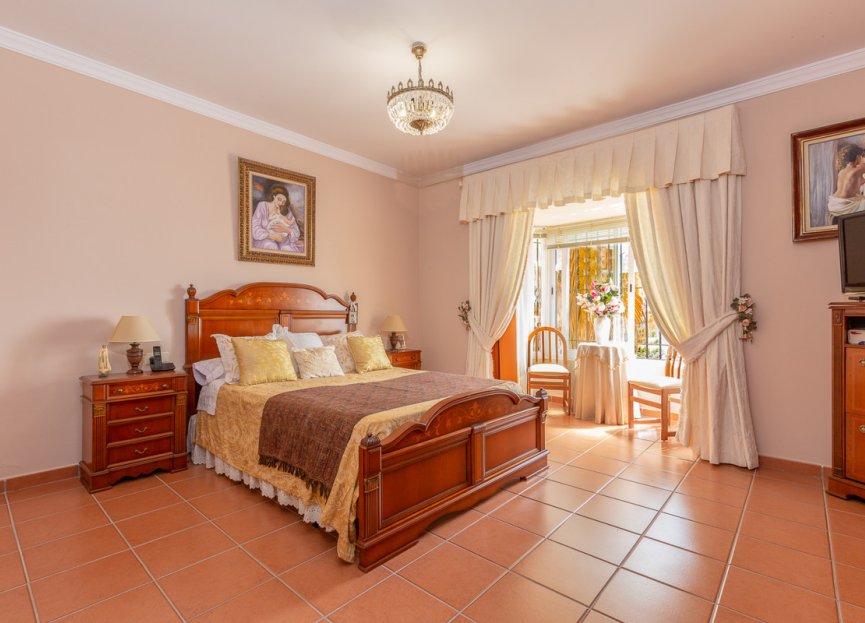 Resale - House - Marbella