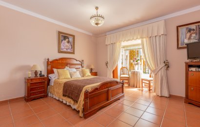 Resale - House - Marbella