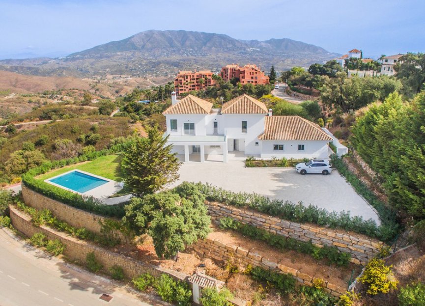 Resale - House - Detached Villa - Marbella - La Mairena