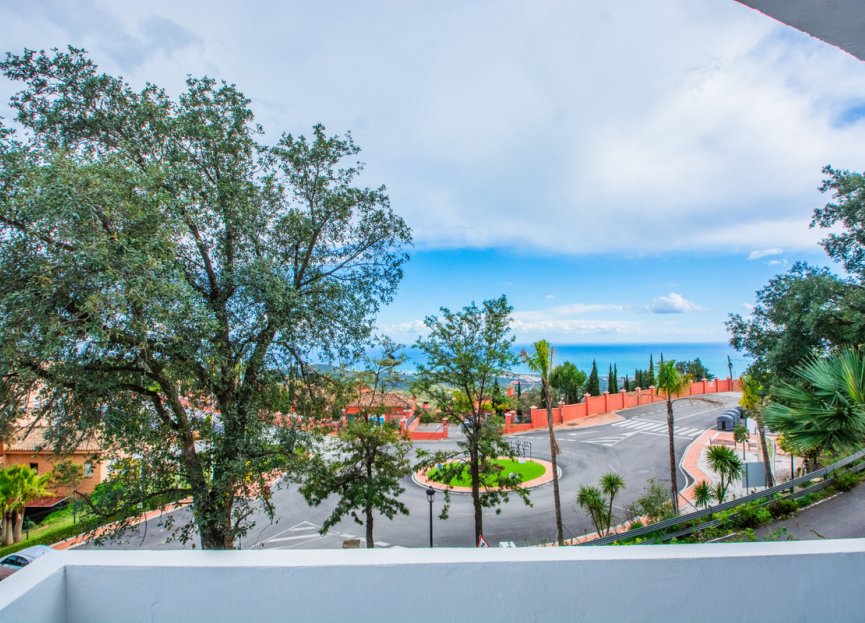 Resale - Apartment - Middle Floor Apartment - Marbella - La Mairena