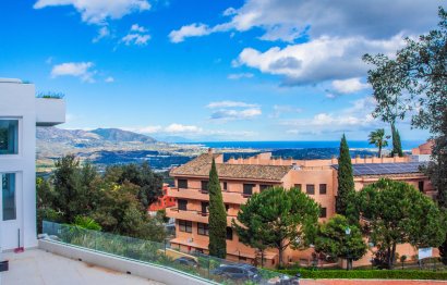 Resale - Apartment - Middle Floor Apartment - Marbella - La Mairena