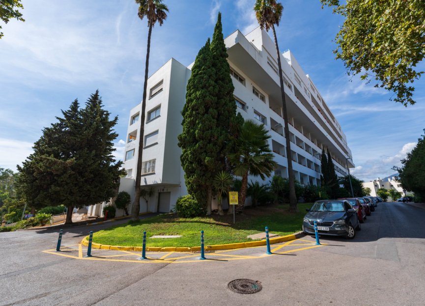 Resale - Apartment - Middle Floor Apartment - Marbella - Guadalmina Alta