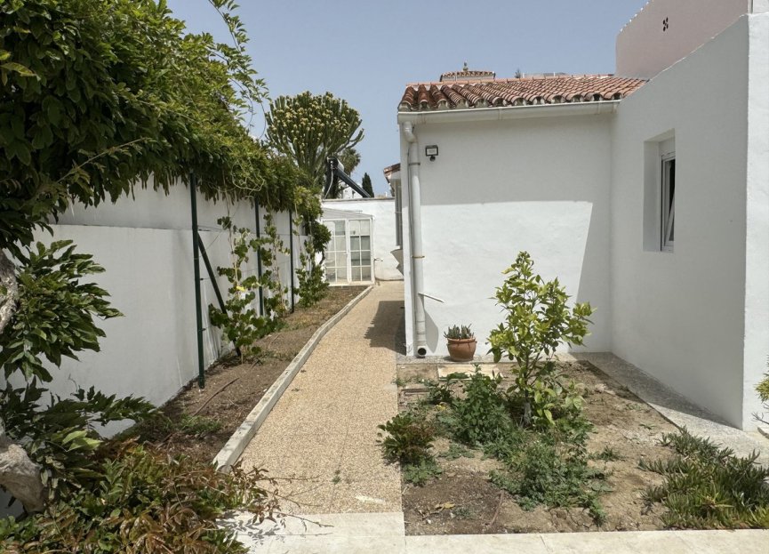 Resale - House - Detached Villa - Estepona