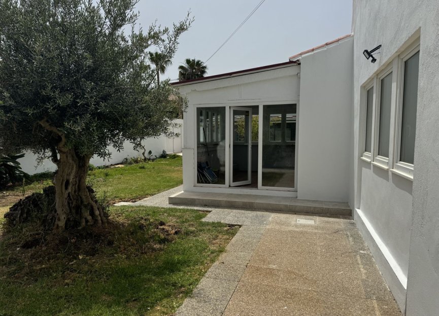 Resale - House - Detached Villa - Estepona